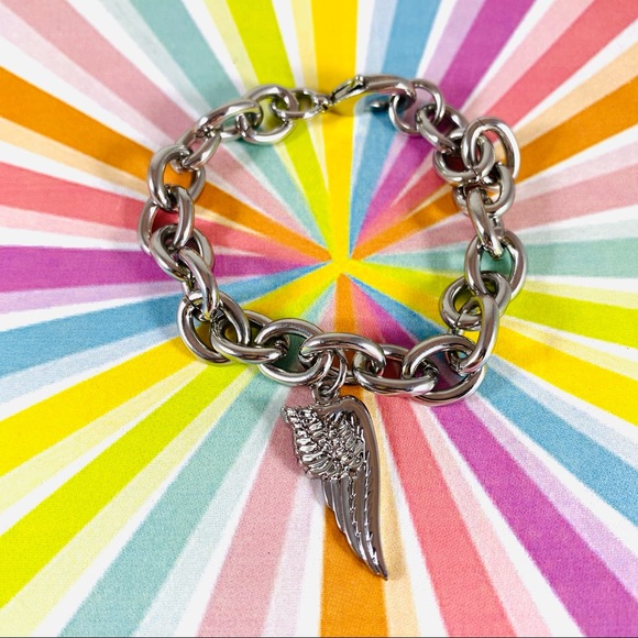 Chunky charm bracelet with little Angel wing - Picture 4 of 4